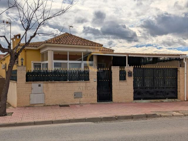 Casa en venta en Hondón de los Frailes. Encanto, espacio y calidad de vida en el corazón de Hondón de los Frailes. Casas Hondón de los.