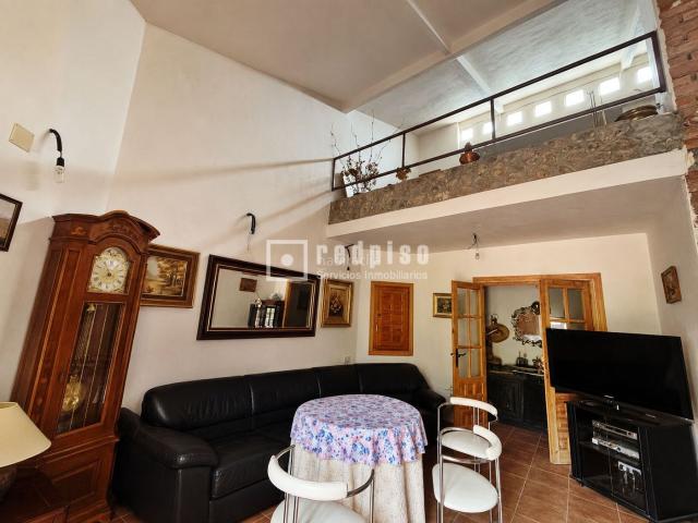 Casa en venta en Hontoba. Preciosa y amplia casa en HONTOBA!. Casas.