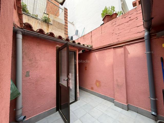 Casa en venta en Hospitalet de Llobregat L´, Can Serra. OPORTUNIDAD UNICA CASA CON 3 HABITACIONES Y 2 BAÑOS. Casas Hospitalet de Llobregat.