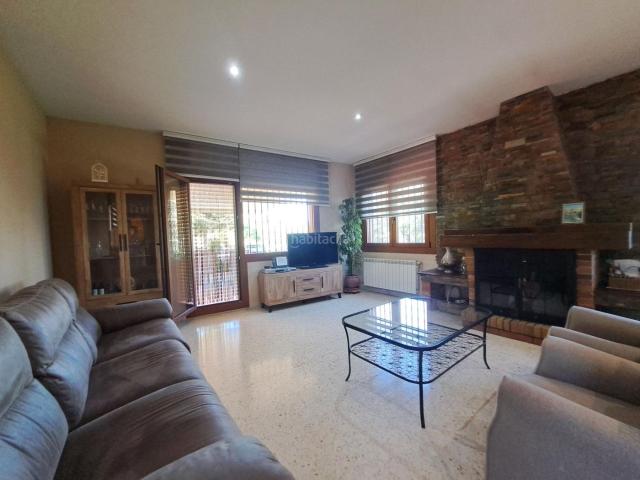 Casa en venta en Hostalets de Pierola Els. CASA A 4 VIENTOS CON PARCELA DE 8.177M2. Casas Hostalets de Pierola.