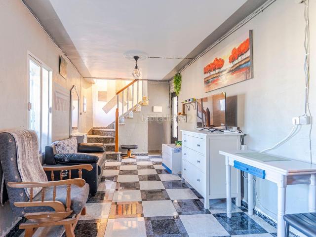 Casa en venta en Ítrabo. Casa para reformar en Ítrabo con terraza. Casas.