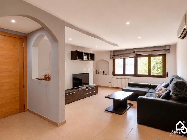 Casa en venta en Igualada, Centre. VENTA CASA EN IGUALADA ZONA CENTRO REFORMADA, TERRAZAS Y ALMACÉN!. Casas.