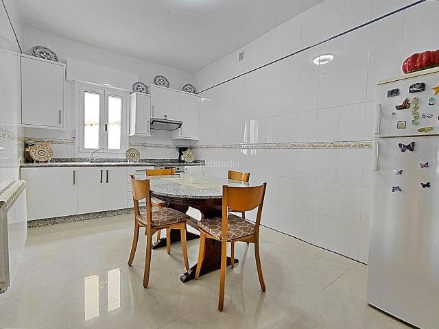 Casa en venta en Illa de Arousa A. CASA CON VISTAS AL MAR EN A ILLA DE AROUSA 5 DORMITORIOS Y JARDÍN PRIVADO. Casas Illa de Arousa.