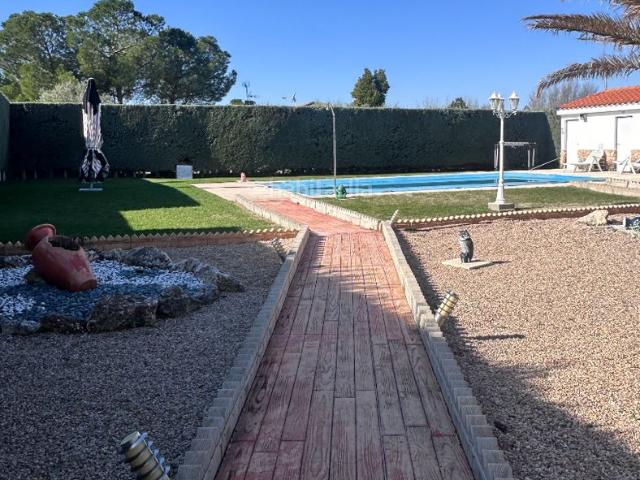 Casa en venta en Illana. Maravilloso chalet a la venta en Illana Guadalajara. Casas.