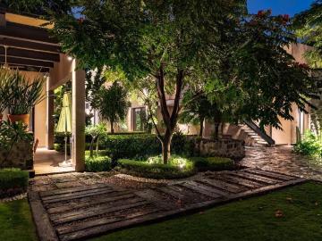 Casa en Venta en Jurica en Esquina! Una sola PLANTA