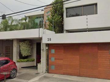 Casa en Venta en J. M. González 28, Cd. Satélite, Naucalpan de Juárez, Méx