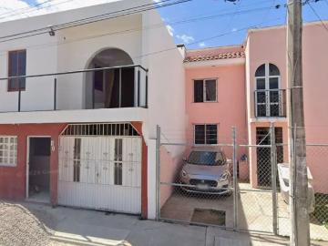CASA EN VENTA EN JACARANDAS, TEPIC, NAYARIT