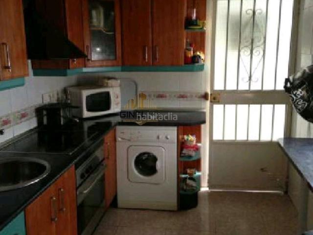Casa en venta en Jaén, Peñamefecit Avda Barcelona. Casa en venta en Peñamefécit Casas de Peñamefécit, 3 dormitorios. Casas.