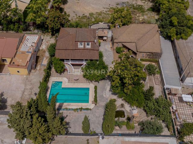Casa en venta en Jaén, Puente Tablas Puente Nuevo Cerro Molina. CHALET INDEPENDIENTE CON DOS VIVIENDAS, PISCINA Y HUERTO EN CERRO MOLINA, A 10 MINUTOS DE JAÉN CAPITAL. Casas.