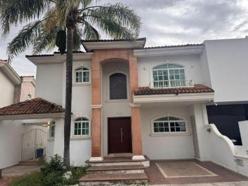 CASA EN VENTA EN JARDIN REAL REMODELADA