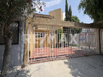 Casa en Venta en Jardines de Morelos, Ecatepec, Edo Méx