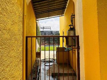 CASA EN VENTA EN JARDINES DE AHUATLAN