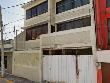 Casa en Venta en Jardines de Casa Nueva, Ecatepec de Morelos Ubicación Estratégica y Comodidad