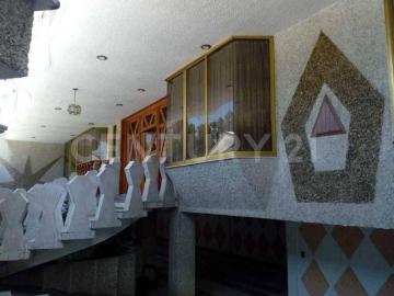 CASA EN VENTA EN JARDINES DE SANTA MÓNICA CON ALBERCA