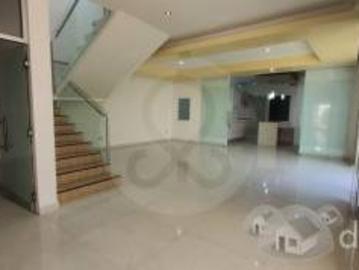 Casa en Venta en Jardines de Zavaleta lateral de la recta cholula, Puebla