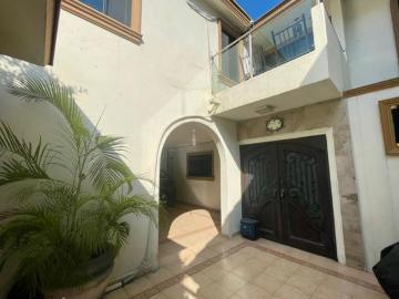 Casa en venta en Jardines del Paseo Monterrey Nuevo Leon Zona Sur