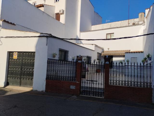 Casa en venta en Jerez de los Caballeros. Vivienda 3 dorm, patio, garaje, doblados. Casas Jerez de los.