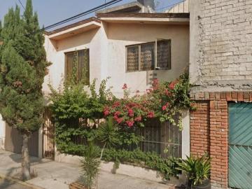 Casa en VENTA en José López Portillo