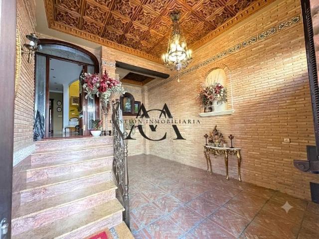 Casa en venta en Lucena, El Carmen La Barrera. Gran Vivienda con ascensor, piscina y zona de ocio familiar en zona de los Poleares, Lucena. Casas.