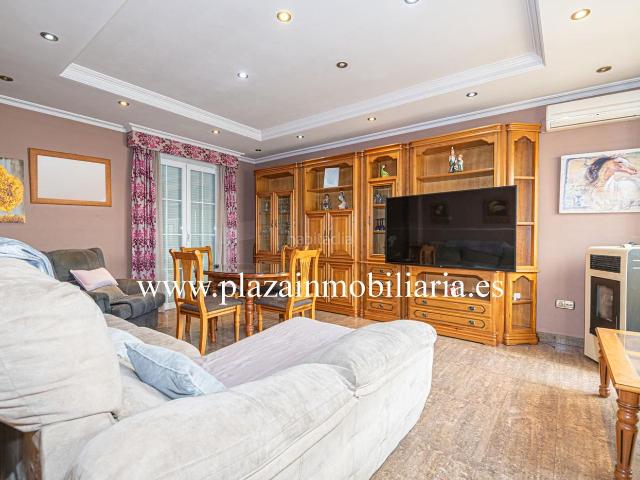 Casa en venta en Lucena, Jardín Lucena. CASA DE 4 HAB. ZONA C. LAS MARGARITAS por 220.000 EUROS. Casas.
