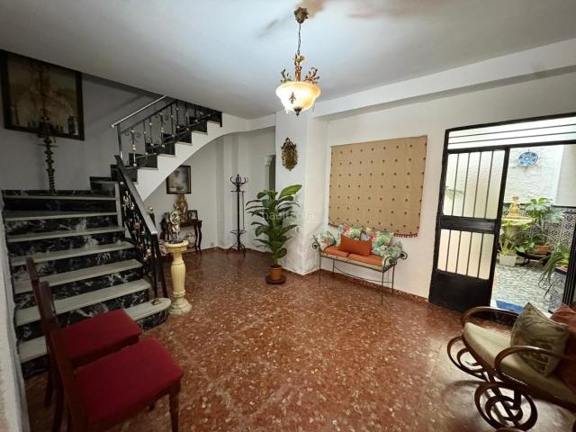 Casa en venta en Lucena, La Calzada. Venta de casa en Lucena. Casas.