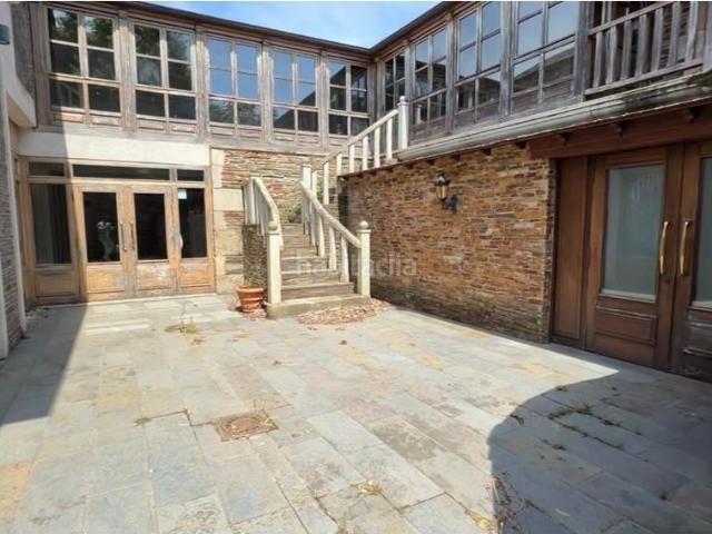 Casa en venta en Lugo, Parroquias del Este. E&V vende resort a apenas dez minutos do centro de Lugo. Este espetacular complexo hoteleiro com 1425m2 construídos e uma propried. Casas.