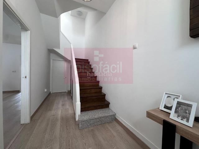 Casa en venta en Lugo, Residencia Abella. En venta espectacular casa unifamiliar de 195 metros aproximadamente en parcela de uno 250 metros en Lugo Capital. Casas.