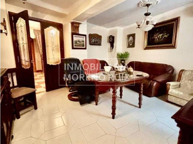 Casa en venta en Luque. CASA AMPLIA BUENAZONA Y QUEDA AMUEBLADA. Casas.