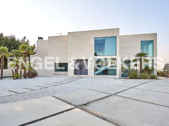 Casa en venta en La Moraleja, Urbanización La Moraleja. Espectacular vivienda en La Moraleja. Casas La.