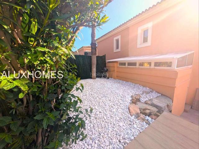 Casa en venta en La Alcaidesa. Luz, Mar y Calma El refugio mediterráneo que buscabas en Alcaidesa. Casas La.