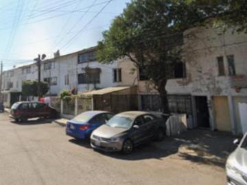 Casa en venta en la Alcaldía Tlanepantla de Baz en la Colonia Prensa Nacional, Calle Madagascar 2