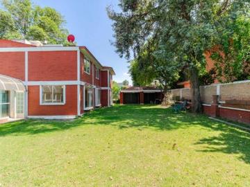 Casa en Venta en La Asunción, Metepec | Amplio Jardín y Excelente Ubicación