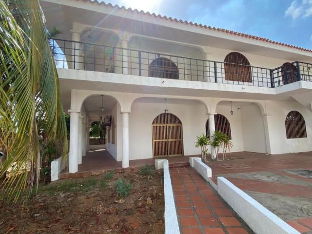 Casa en Venta en La Asunción Guacuco. Nueva Esparta 5 hab
