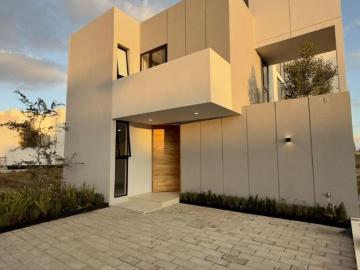 CASA EN VENTA EN LA CARTUJA CON 3 RECAMARAS Y ESTUDIO