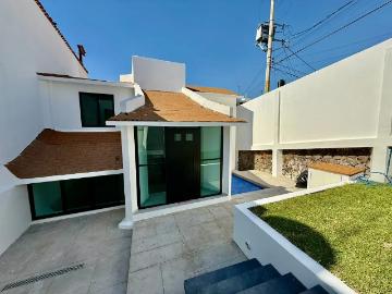 Casa en venta en la colonia Altavista, al lado del Club Cardenales