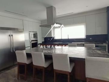 Casa en Venta en La Encomienda, 3 niveles, c/alberca, en esquina
