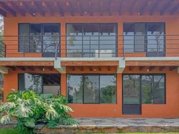 CASA EN VENTA EN LA ENTRADA DE VALLE DE BRAVO