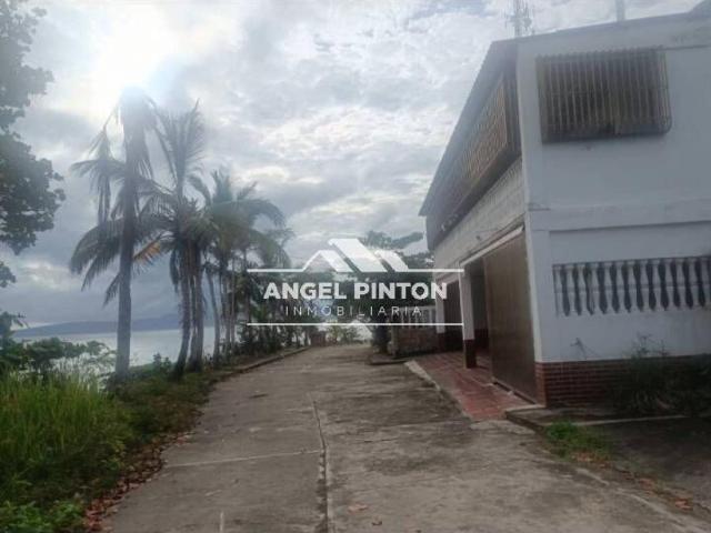 Casa en Venta en La Guaira Vargas 352 m2. 6 hab