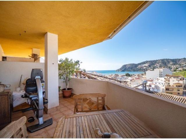 Casa en venta en La Herradura con vistas al mar y la bahía
