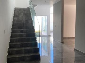 Casa en venta en La Joya, Privada Loreto, terminada y equipada.
