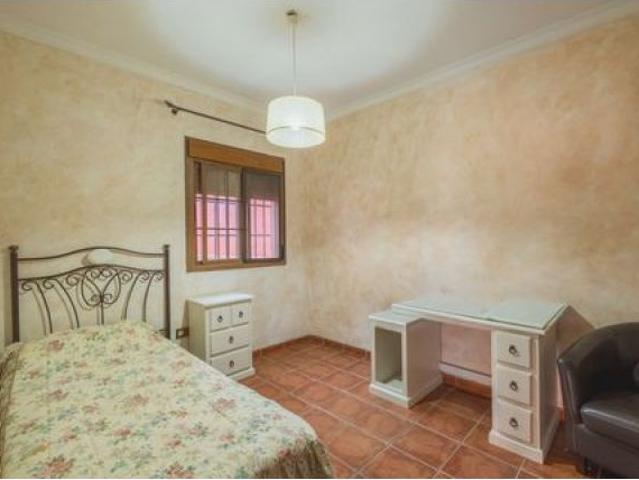 casa en Venta en La Linea de la Concepcion. QTOT T1214