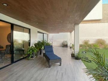 Casa en Venta en La Loma Club de Golf, 4 recamaras, Alberca