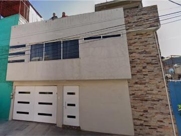 Casa en venta en La Perla, Nezahualcóyotl, México