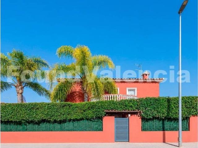 Casa en Venta en La Pobla de Vallbona