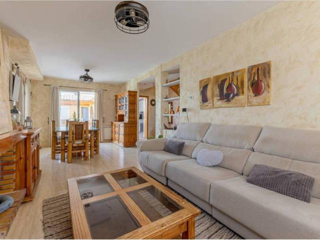 Casa en Venta en La Pobla de Vallbona