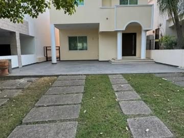 Casa en Venta en La Primavera, Culiacán: Seguridad y Comodidad