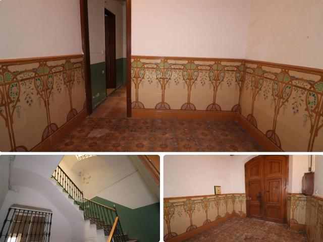 Casa en venta en La Ràpita, Centre Costa Dorada. Encantadora Casa semireformada en el Corazón de La Ràpita por 330,000. Casas La.