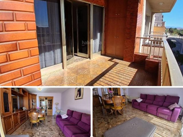 Casa en venta en La Ràpita, Nord Costa Dorada. En venta 2 casas independientes, con altillo y almacén. Casas La.