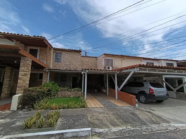 Casa en Venta en la Urb La Ribereña II Cabudare. EY 9998898