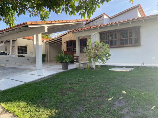 Casa en Venta en la Urbanización Villa Colina, Barquisimeto
